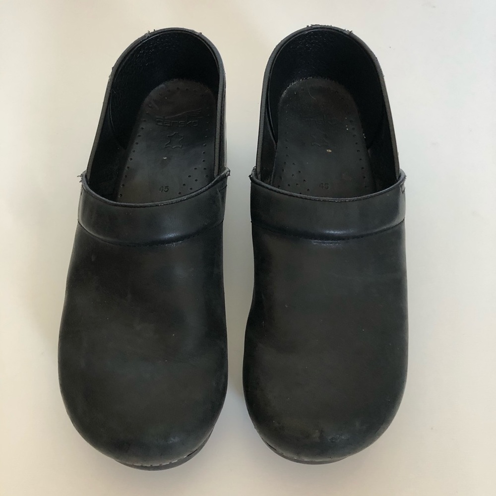 Dansko Nursing Clogs in Black (size 45)